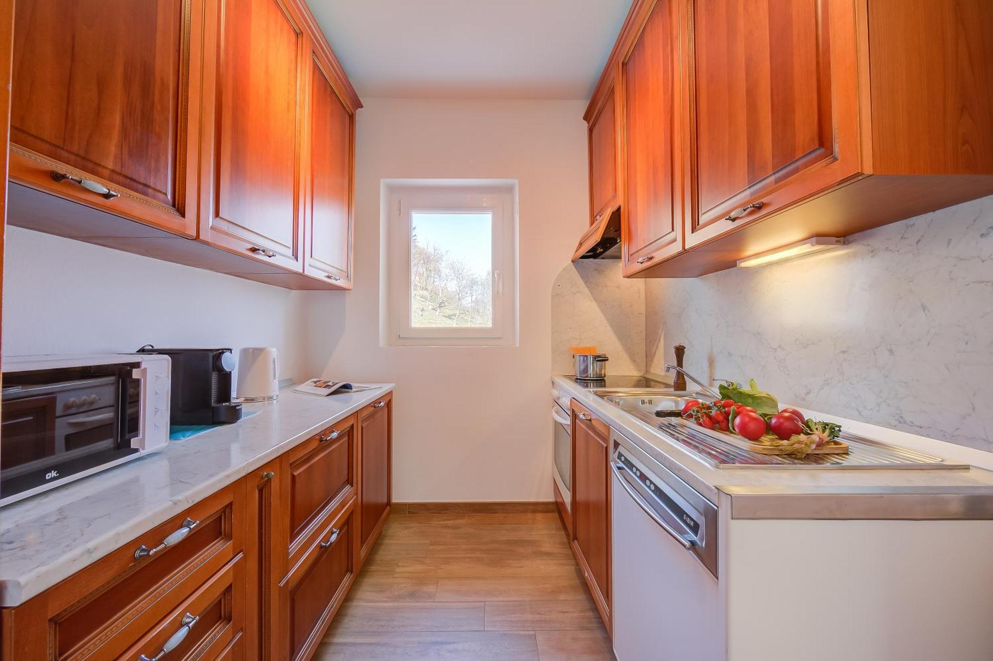 Apartment Ca' Gina Panoramica - Monte Bre - Happy